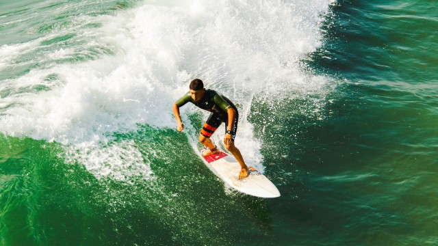 星空攀岩挑战赛，攀上星辰的速度与勇气，青少年攀岩星星速度赛道