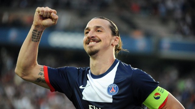 球员是否应参与本地公共篮球场建设，篮球场上球员可以请求换人吗