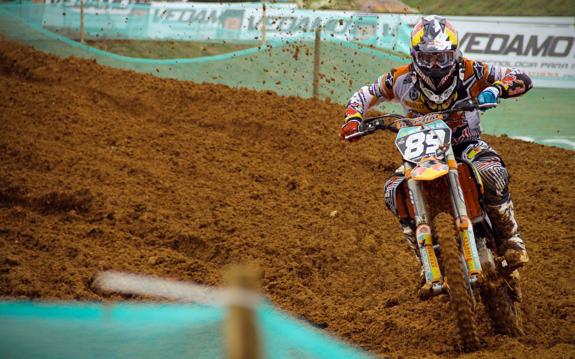 哥伦比亚队在巴黎奥运会比赛中多次利用边路进攻，哥伦比亚进球的是谁