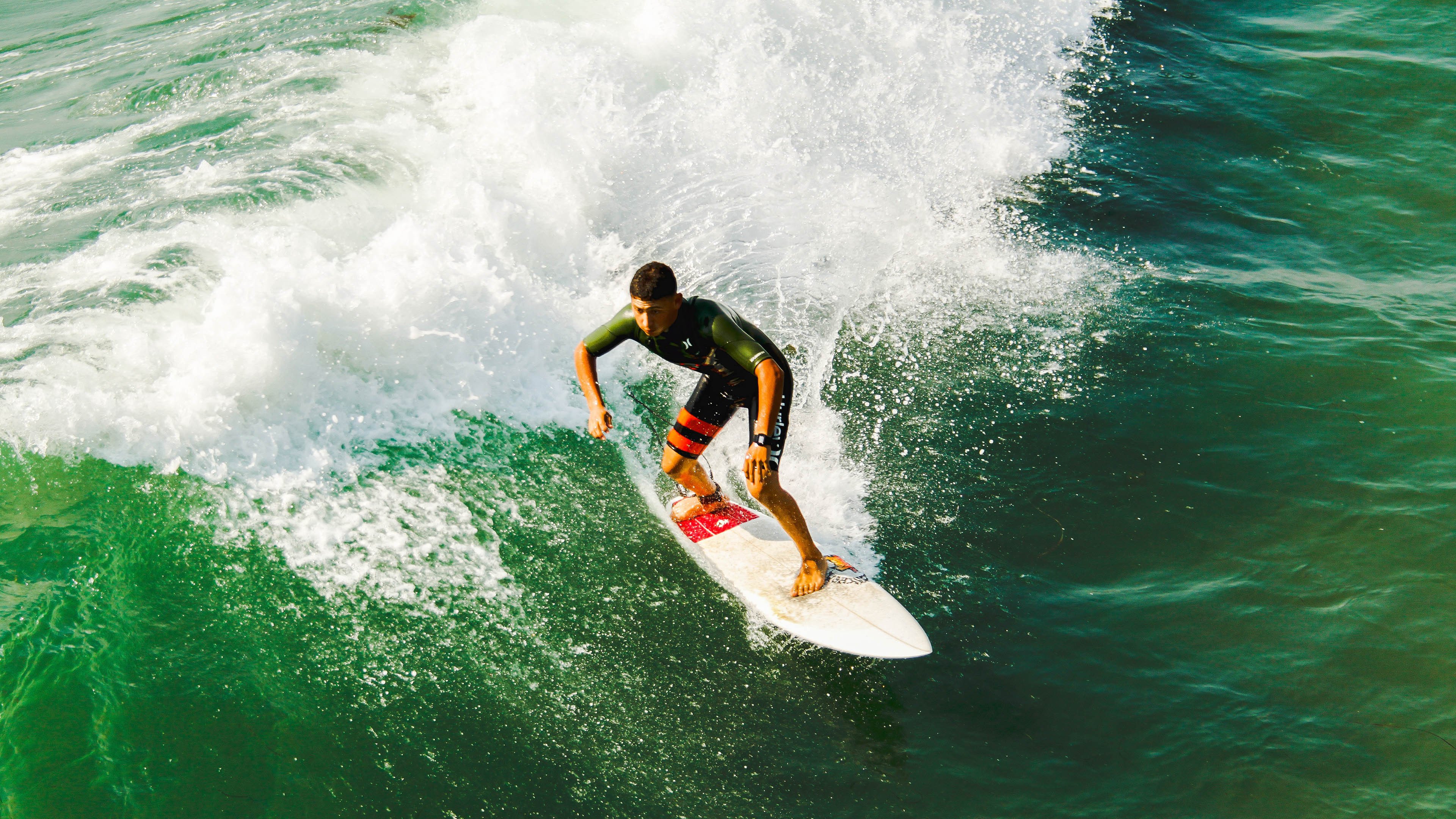 星空攀岩挑战赛，攀上星辰的速度与勇气，青少年攀岩星星速度赛道